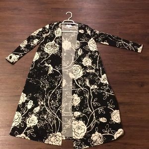 Black and White Rose Design LuLaRoe Sarah XS